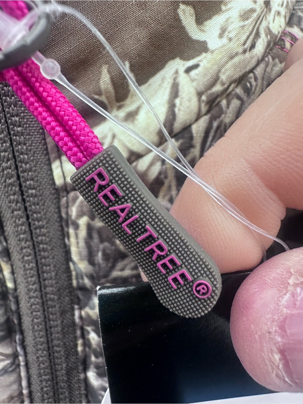 3M Thinsulate Women's Realtree Camo Jacket with Pink Logo - Picture 6 of 11